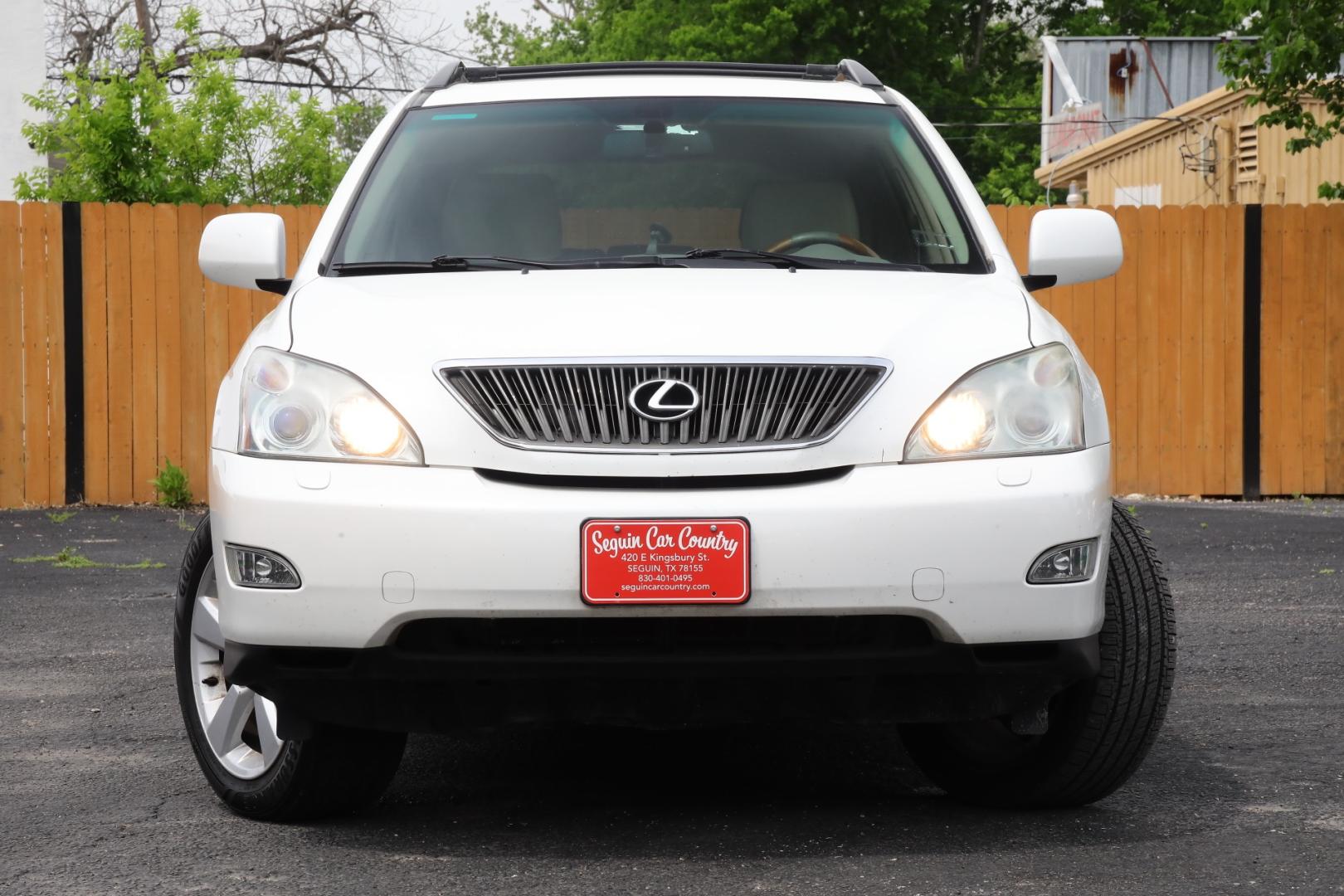 2007 WHITE LEXUS RX 350 FWD (2T2GK31U77C) with an 3.5L V6 DOHC 24V engine, 5-SPEED AUTOMATIC transmission, located at 420 E. Kingsbury St., Seguin, TX, 78155, (830) 401-0495, 29.581060, -97.961647 - Photo#1